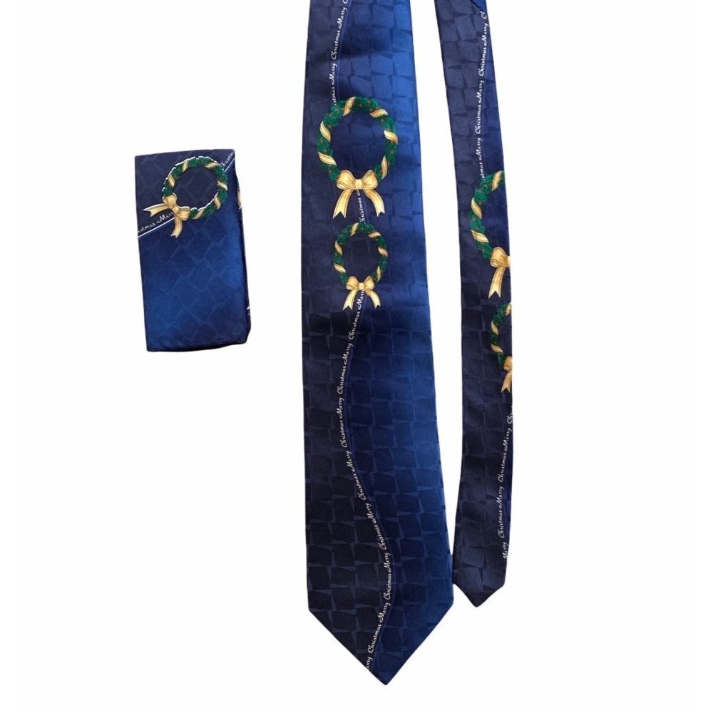 NWT Men's Gianno  Christmas Print Tie  and Hanky Set 100% Silk
